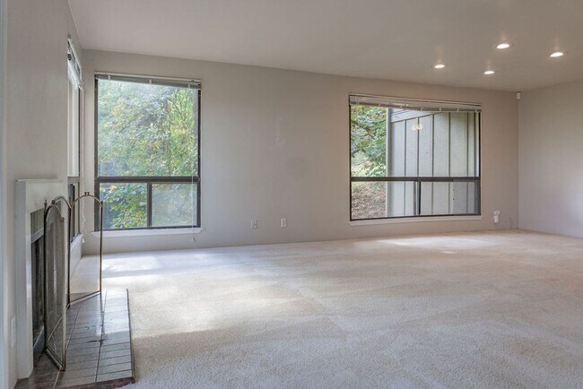 Building Photo - 431 Stonewood Dr