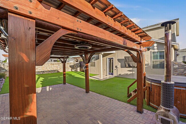 Building Photo - 12365 Desert Vista Ave