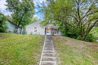 Building Photo - Three Bedroom Available in Dayton!