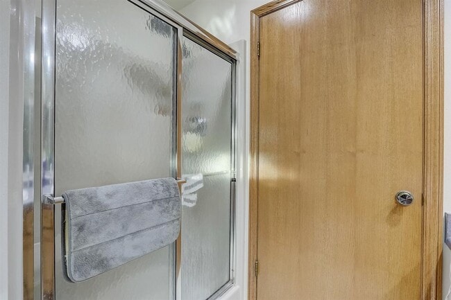 Building Photo - Punzel Sapphire Clarmar