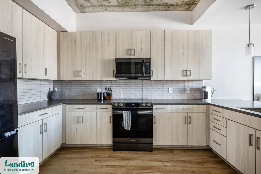 Building Photo - 151 S State St