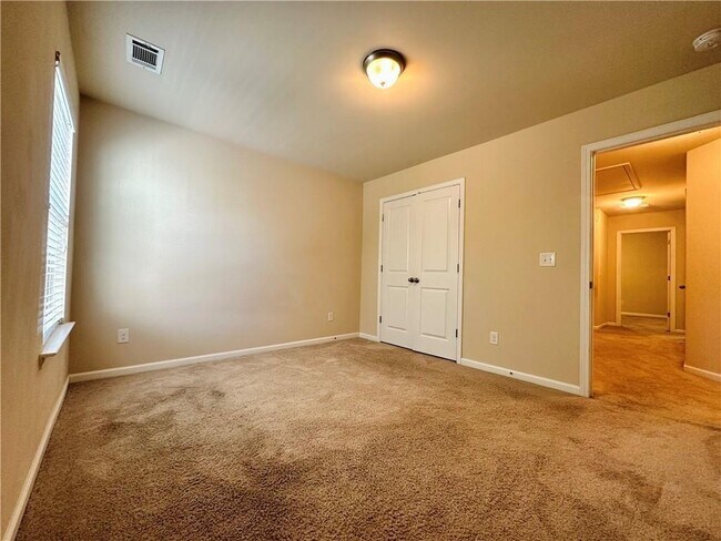 Building Photo - 244 Highland Pointe Cir E