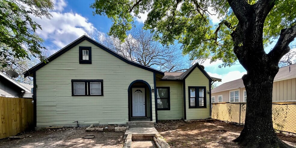 Building Photo - 1914 W Wildwood Dr