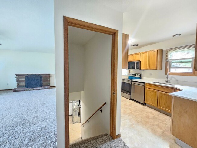 Building Photo - $2,500 - 4 Bed / 2 Bath Beautiful Home in ...
