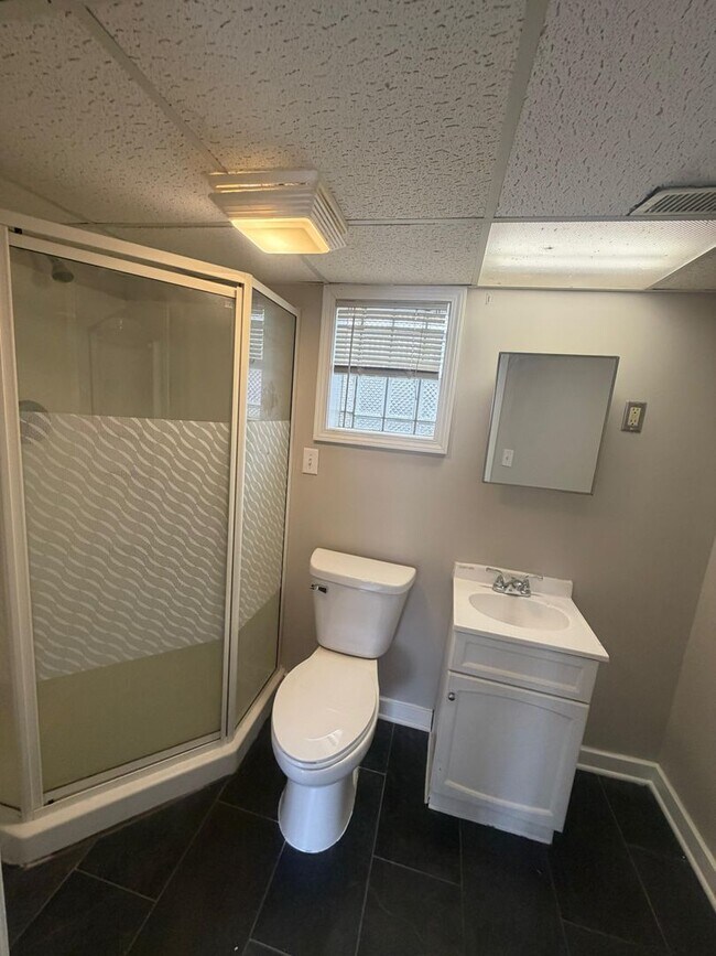 Building Photo - For rent - Spacious 3 Bed / 2 Bath Home