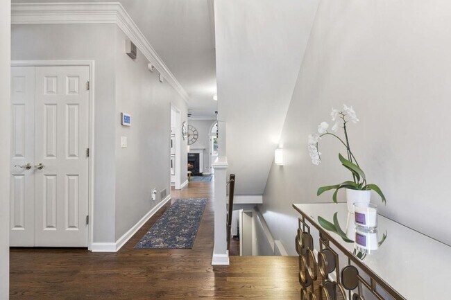 Building Photo - 97 Huntington Rd NE