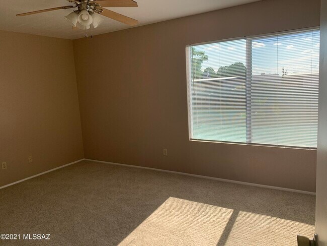 Building Photo - 2602 S Black Moon Dr
