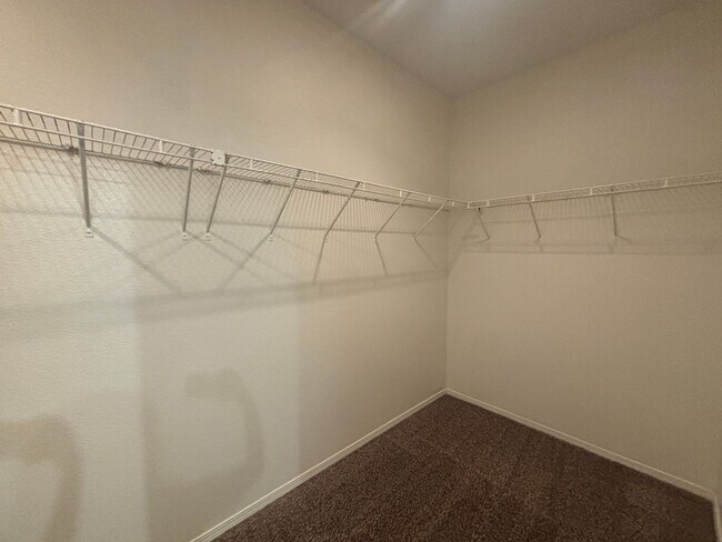 Building Photo - 44321 Sunmist Ct