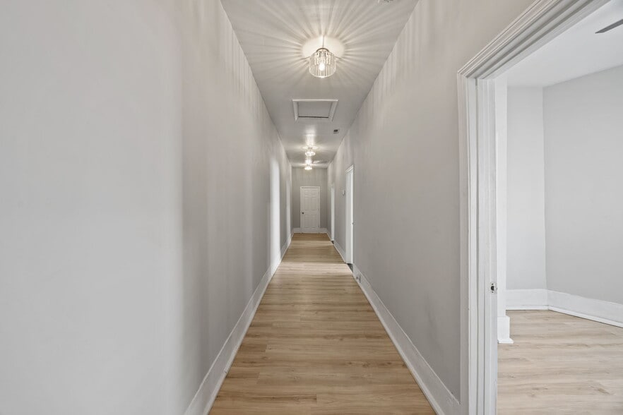 Building Photo - 818 Hanover St