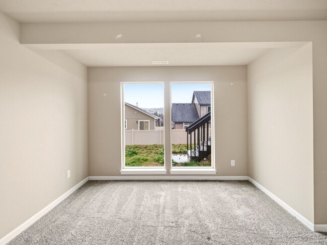 Building Photo - Spacious 5-Bedroom Home with Private Yard & Parking in Spokane