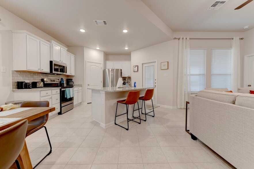 Building Photo - 3703 McCleland Crk Trl