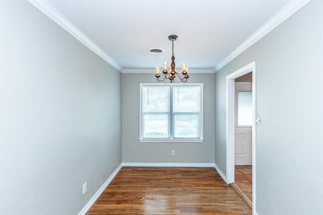 Building Photo - Cute 3/1 close to TEch and Medical