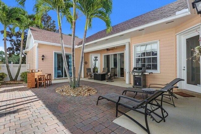 Building Photo - 122 Poinciana Dr