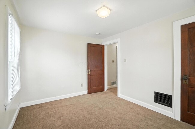 Building Photo - 825 S Terrace Ave