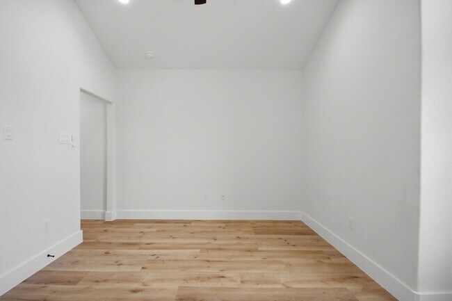 Building Photo - 3320 Francis St