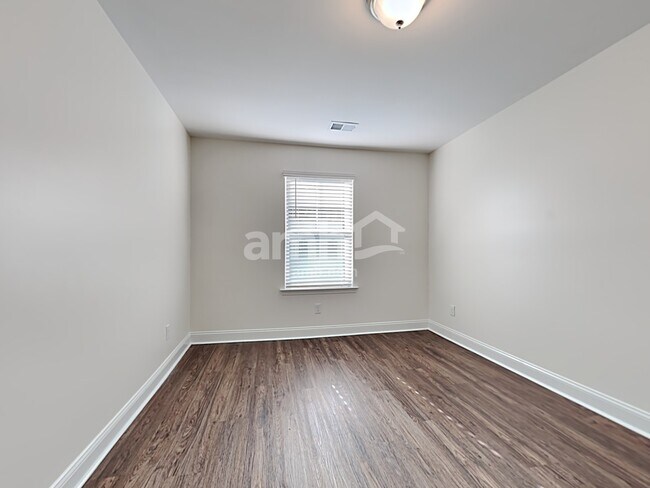 Building Photo - 330 Azore Way