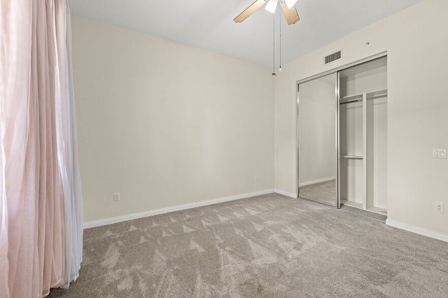 Building Photo - 17 Harbour Isle Dr W