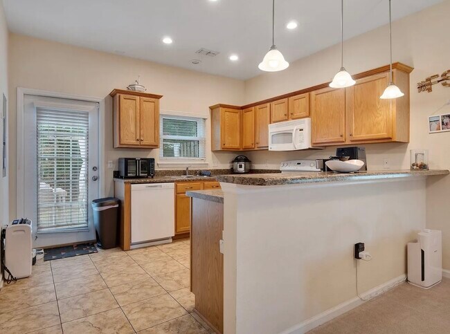 Building Photo - 2289 Del Carmel Way