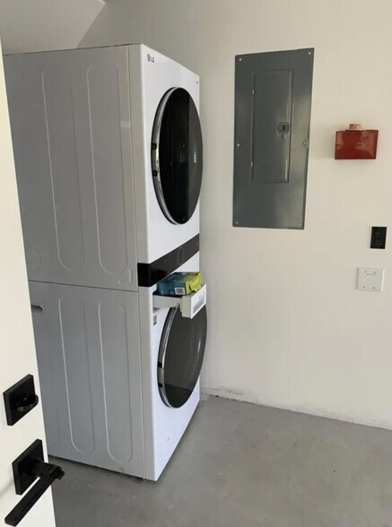 Washer - Dryer - 1195 Wikiup Dr