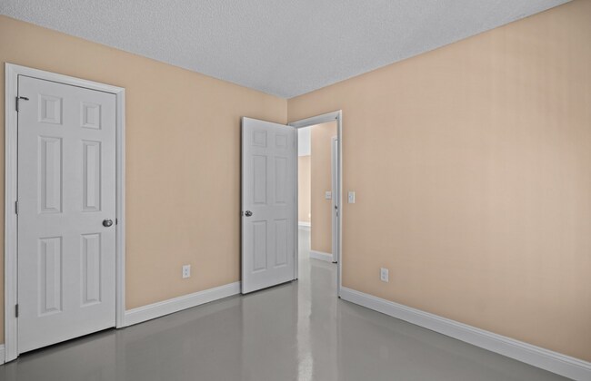 Building Photo - 1160 Shipyard Blvd