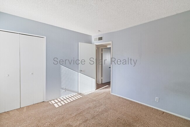 Building Photo - 13027 N 28th St