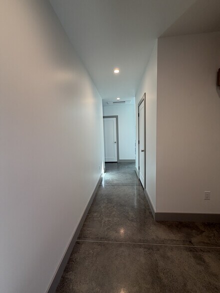 Entry Hall way - 806 S Jefferson St