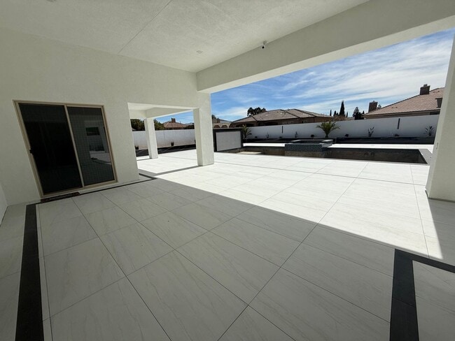 Building Photo - Stonebrook Estates-3 Bedrooms, 3351 SQFT of Luxury & Entertainment