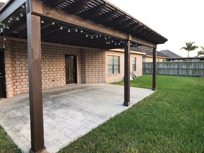 Building Photo - 3Bed/2.5Bath Edinburg TX Home For Rent ( Oakland Village )