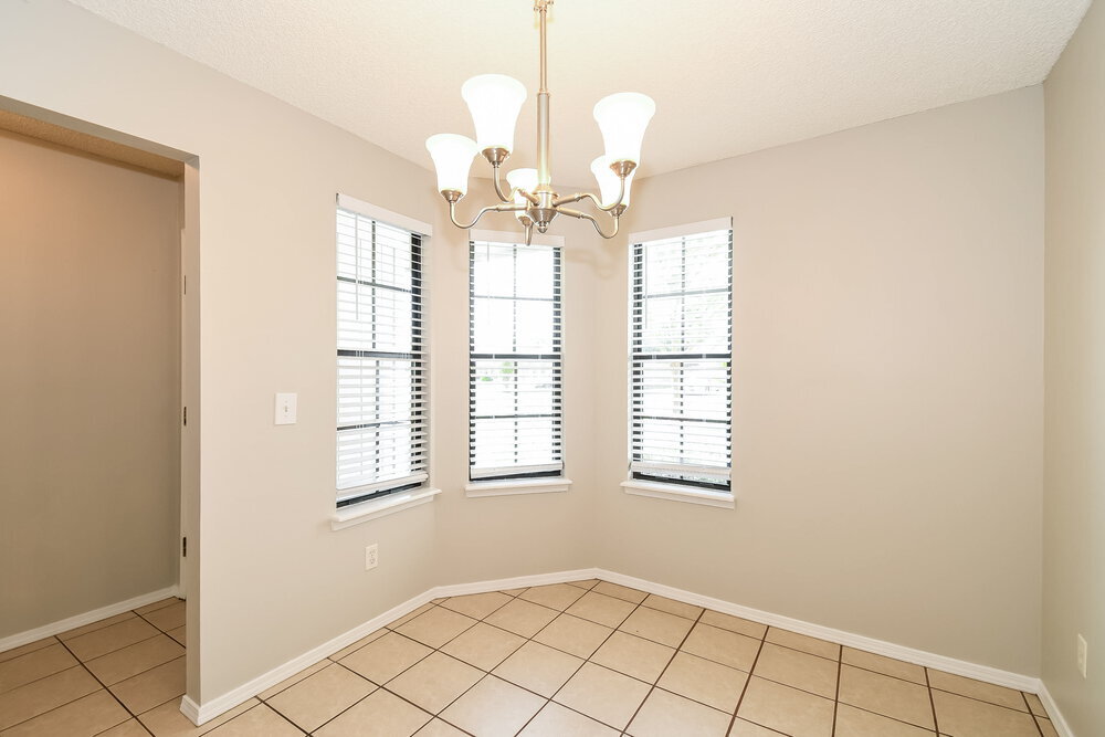 Building Photo - 9613 Villiers Dr N