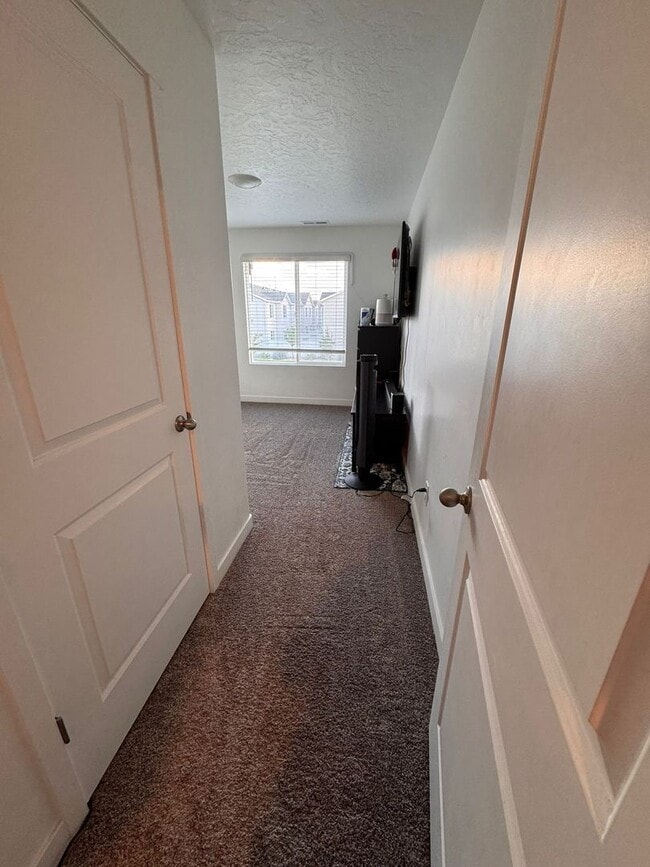 Building Photo - 3 Bedroom/2 Bathroom home in Saratoga Springs