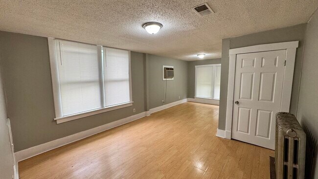 Building Photo - 1114 Azalia St