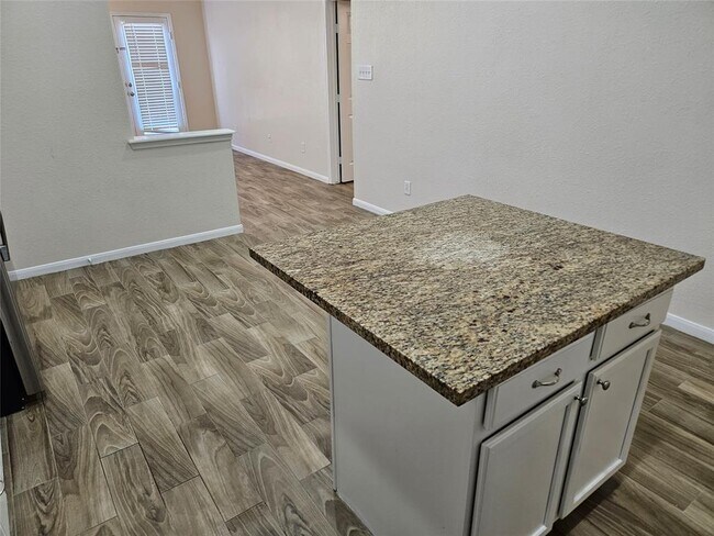 Building Photo - 2115 Summit Meadow Dr