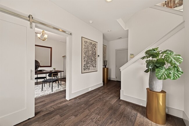 Building Photo - 1604 Ovid St