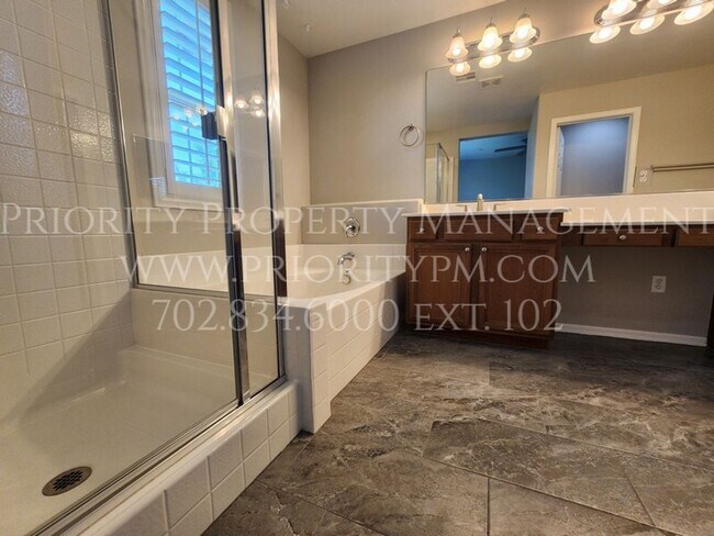 Building Photo - BEAUTIFUL 3 Bedroom WESTPARK CONDO IN SUMM...