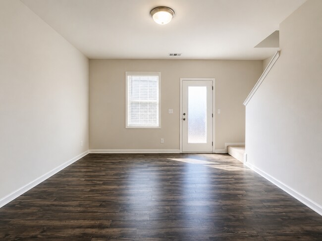 Building Photo - 404 Laurel Pk Dr