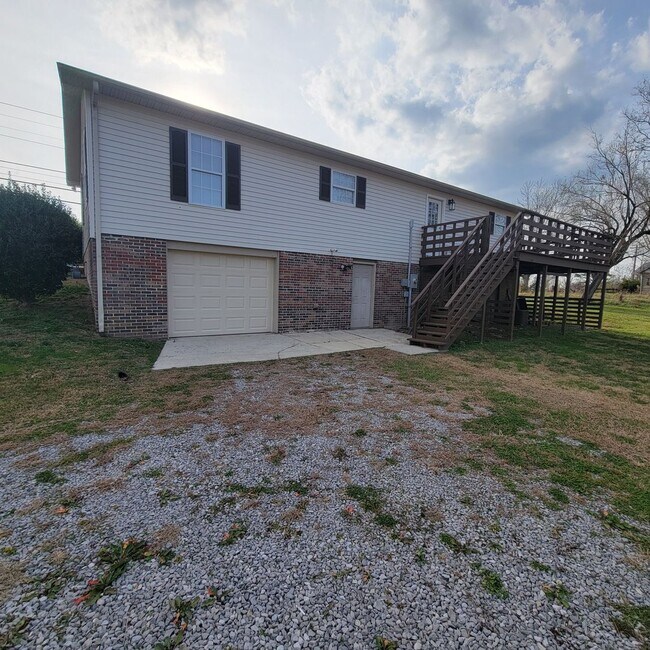 Building Photo - 3/2 Single Family- Full Unfinished Basement- Renovated House