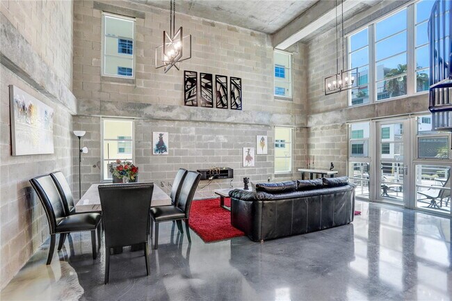 Building Photo - "Chic Urban Living: Spacious 2-Bed, 2-Bath...