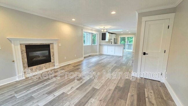 Building Photo - 1331 NE Gilmax Ln