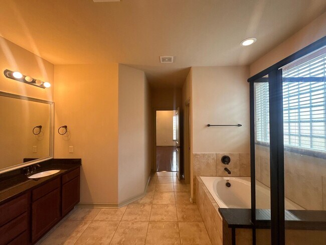 Building Photo - 2230 Argos Dr