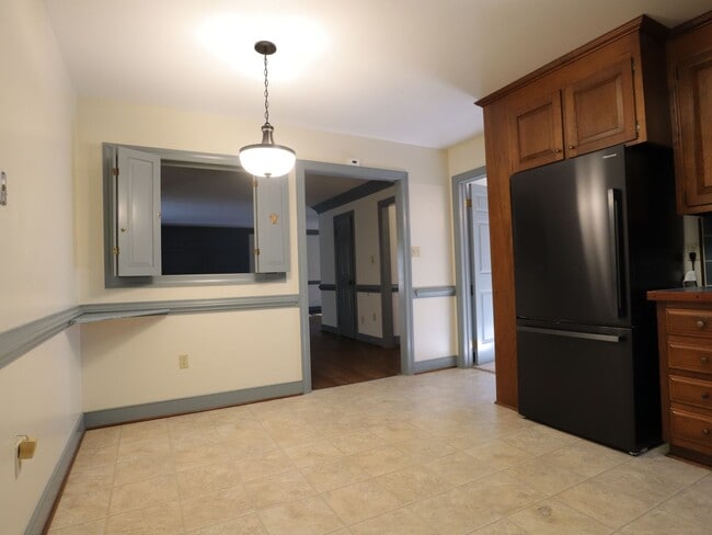Building Photo - Beautiful home for rent minutes from the J...