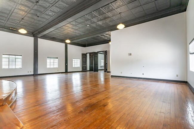 Building Photo - 2602 Kings Rd
