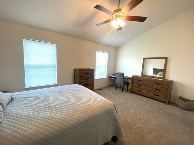 Building Photo - 10S401 Carrington Cir