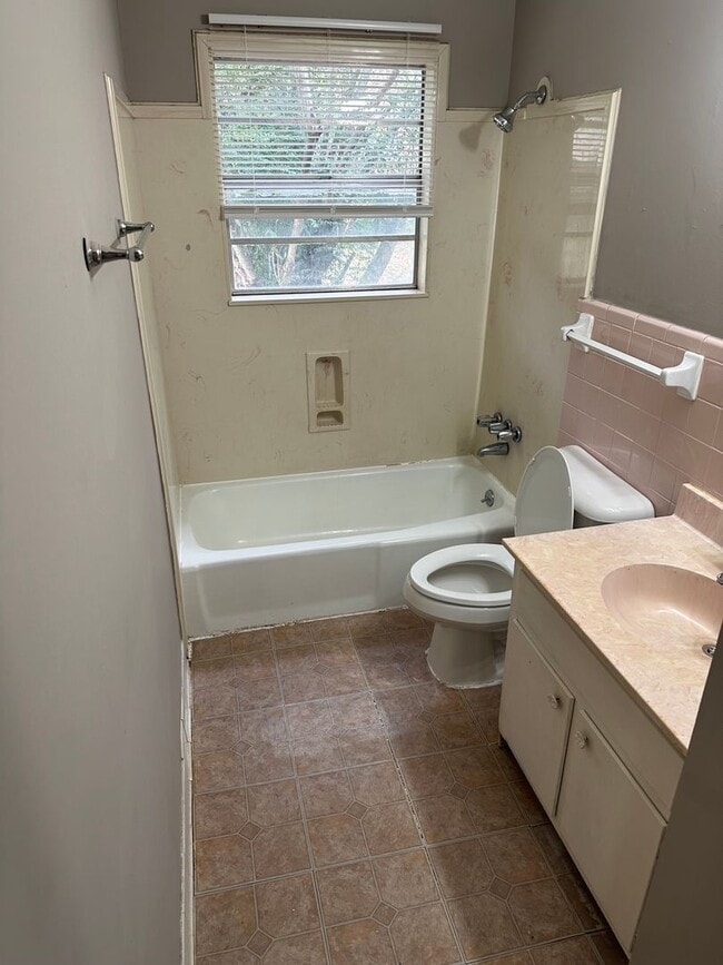 Building Photo - Newly Renovated 3 bed 1 bath in Southaven MS