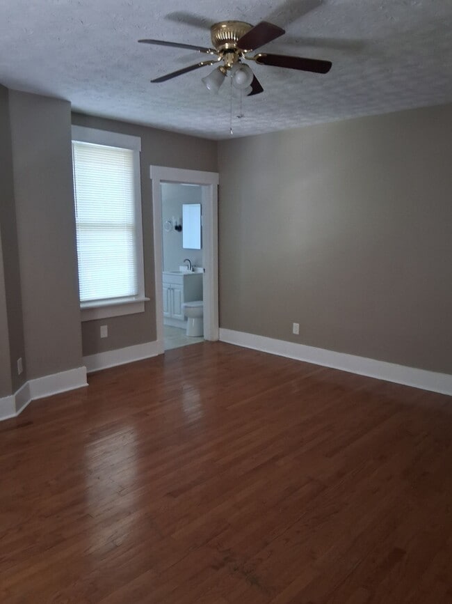 Building Photo - Charming Newly Renovated Spacious Double