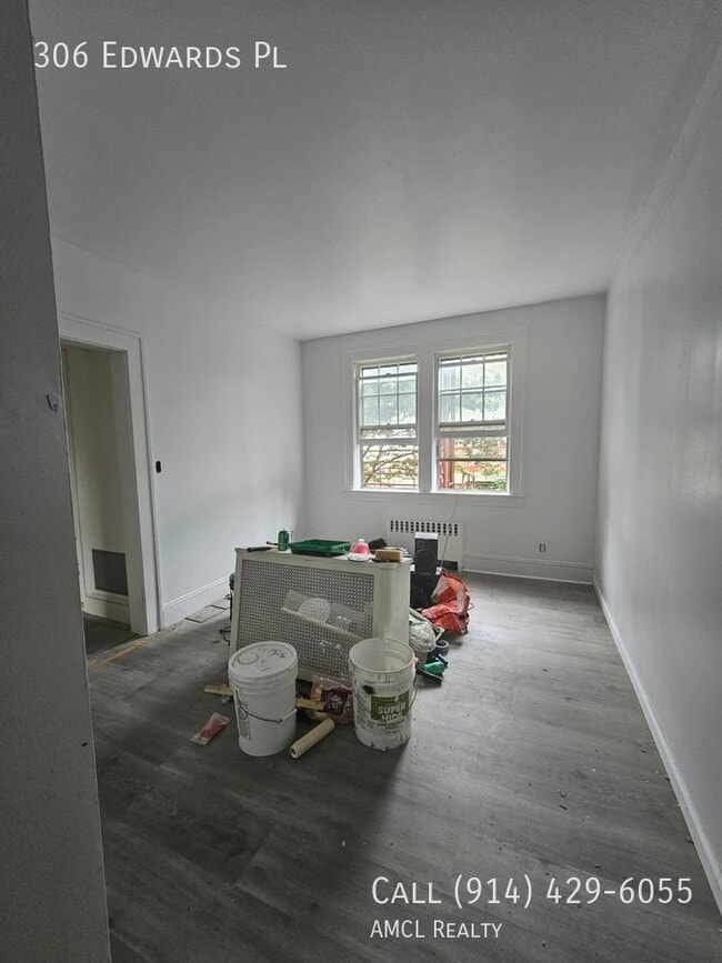 Building Photo - 306 Edwards Pl