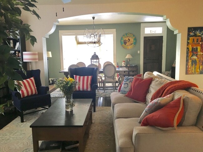 Building Photo - Charming Victorian Home Near the University of Utah