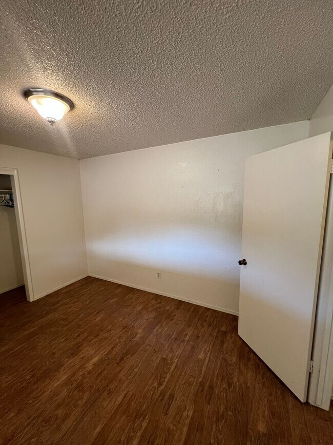 Building Photo - Oroville 4 bed 2 bath 3300sqft country hom...