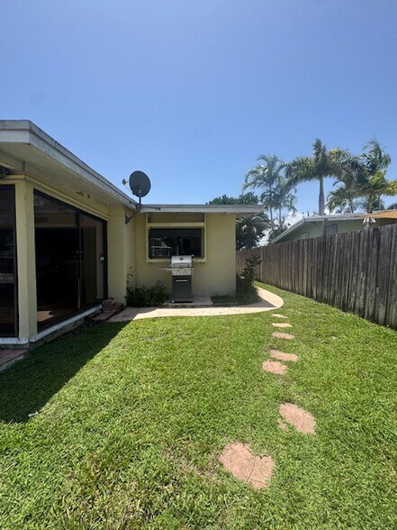 Building Photo - 2678 Key Largo Ln