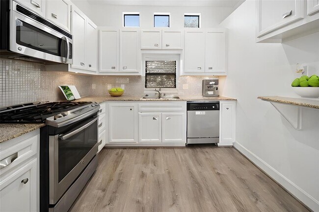 Building Photo - 7650 Springhill St