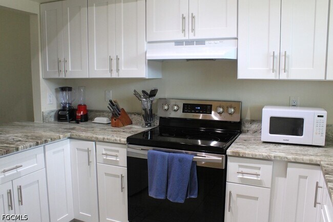 Building Photo - 16361 Dublin Cir